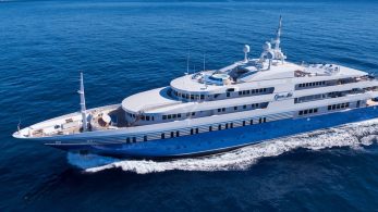 charter-queen-miri-yacht